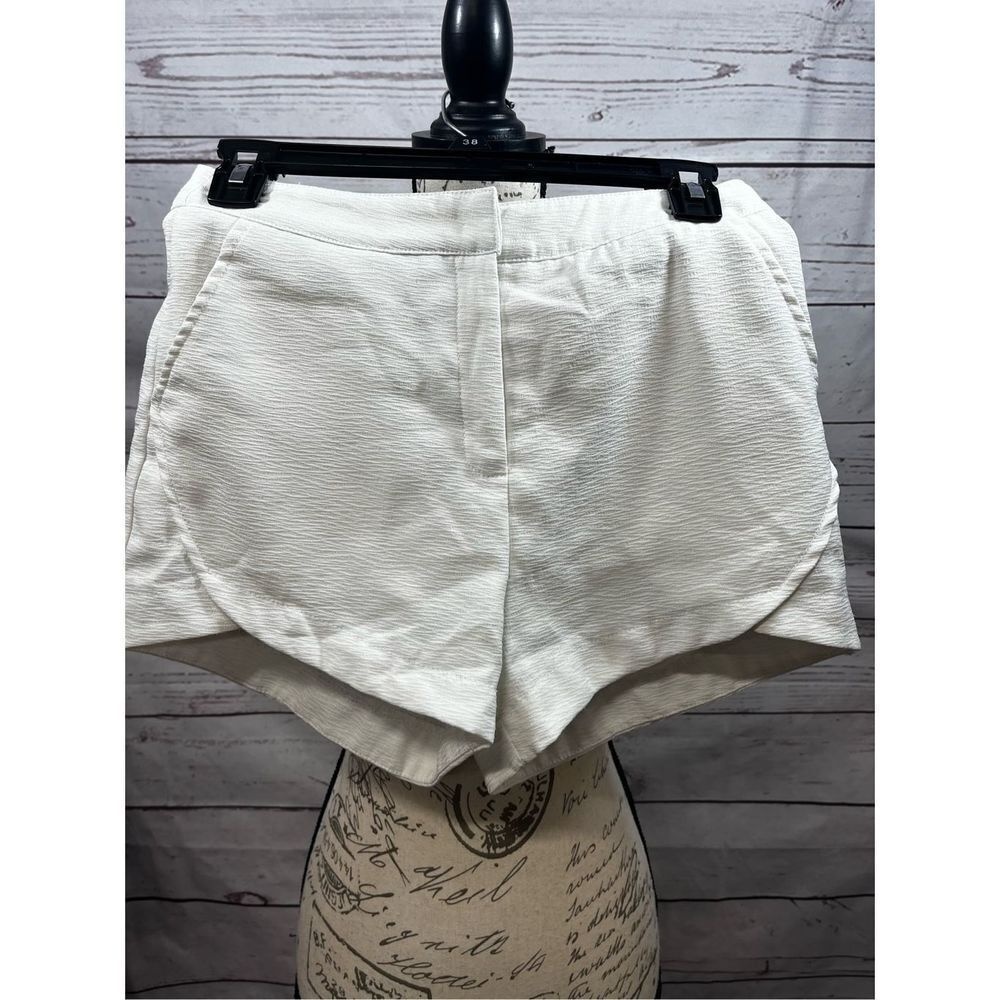 Love Riche White Textured High Waisted Casual Shorts‎ Womens Size Small